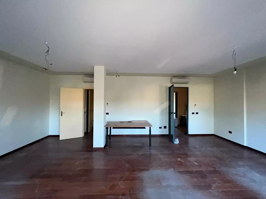 Immagine 17 di Ufficio in vendita  a Vinci