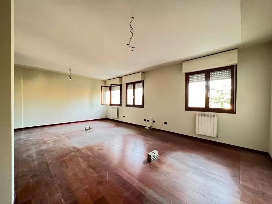 Immagine 11 di Ufficio in vendita  a Vinci