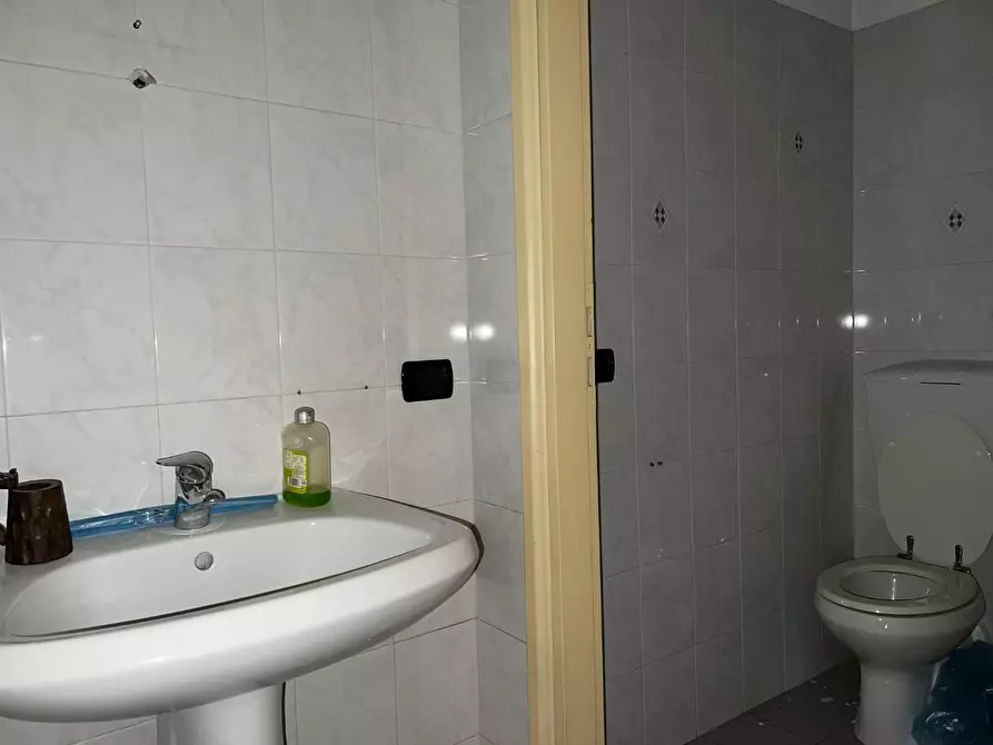 Immagine 15 di Ufficio in vendita  a Vinci