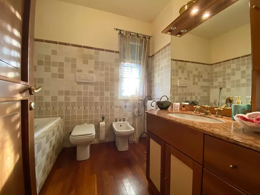 Immagine 12 di Villa in vendita  a Sarzana