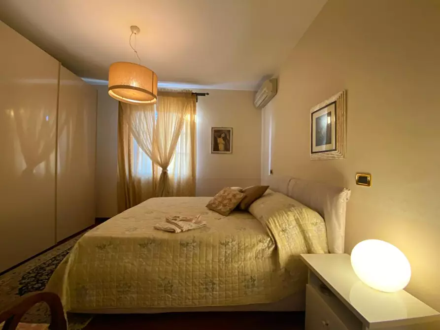 Immagine 8 di Villa in vendita  a Sarzana