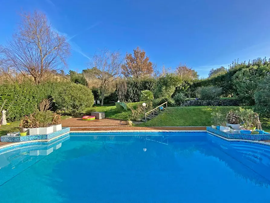 Immagine 22 di Villa in vendita  a Sarzana