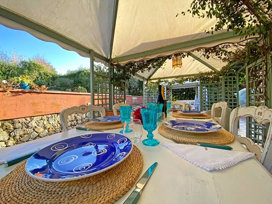 Immagine 23 di Villa in vendita  a Sarzana