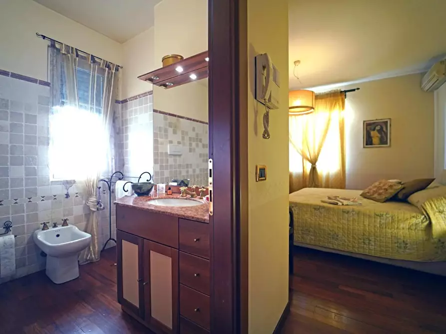 Immagine 42 di Villa in vendita  a Sarzana