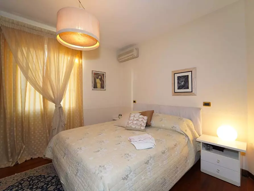 Immagine 40 di Villa in vendita  a Sarzana