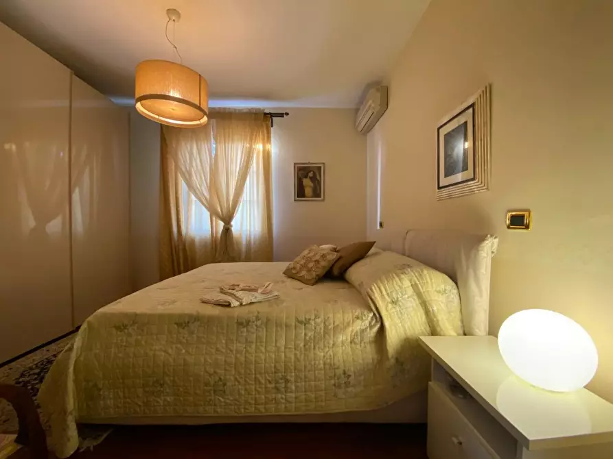 Immagine 15 di Villa in vendita  a Sarzana