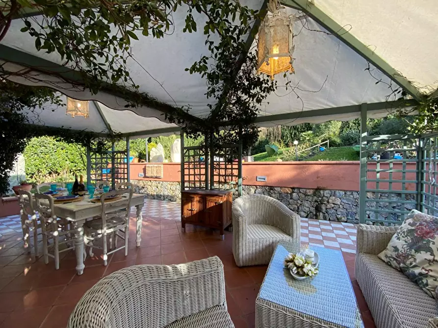 Immagine 2 di Villa in vendita  a Sarzana