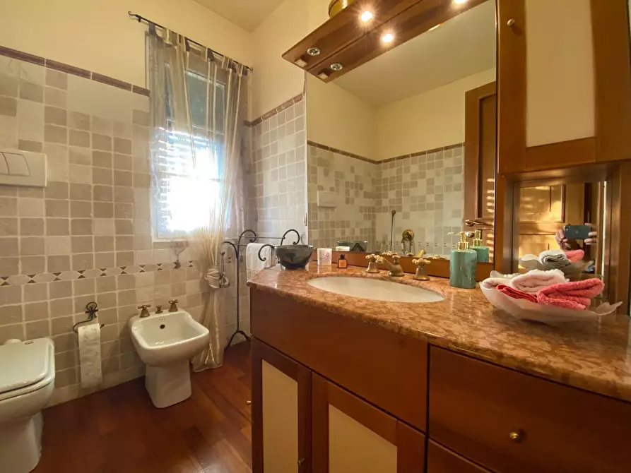 Immagine 11 di Villa in vendita  a Sarzana