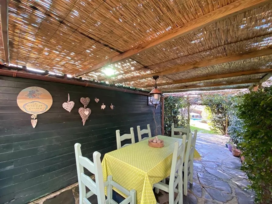 Immagine 5 di Villa in vendita  a Sarzana