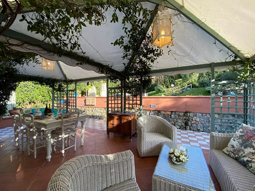 Immagine 3 di Villa in vendita  a Sarzana