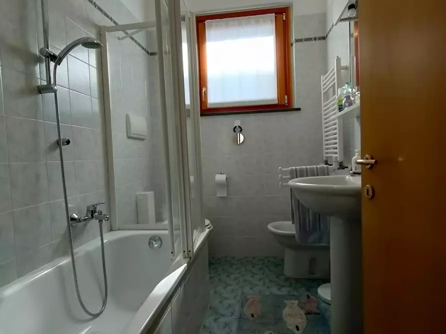 Immagine 10 di Appartamento in affitto  a Massa