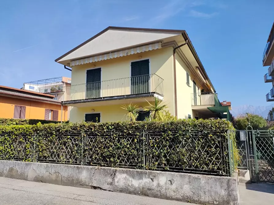 Immagine 12 di Appartamento in affitto  a Massa