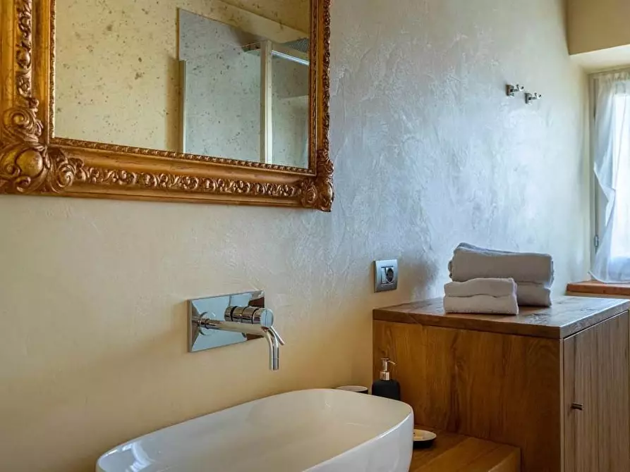 Immagine 14 di Appartamento in vendita  a San Gimignano