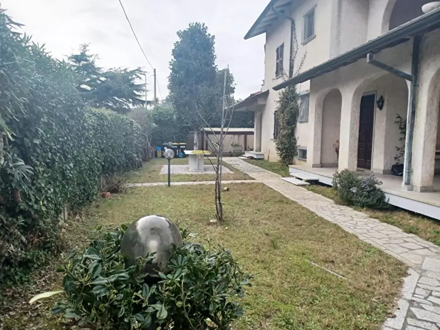 Immagine 55 di Villa in vendita  a Carrara