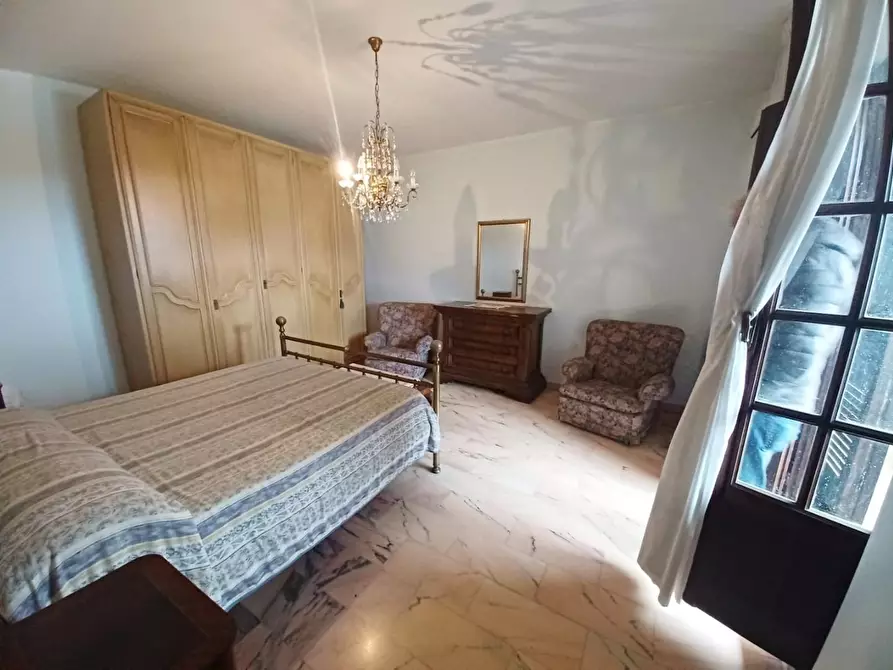 Immagine 21 di Villa in vendita  a Carrara