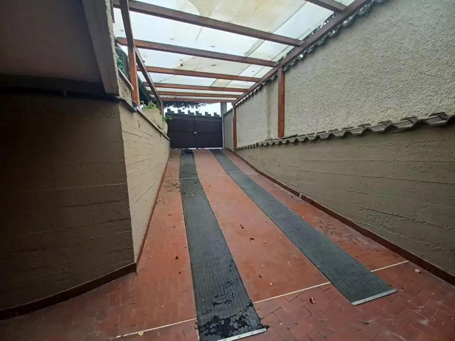 Immagine 48 di Villa in vendita  a Carrara