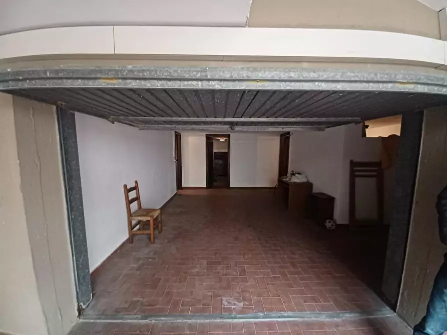 Immagine 49 di Villa in vendita  a Carrara