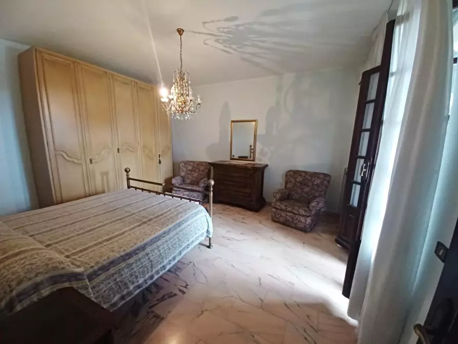 Immagine 32 di Villa in vendita  a Carrara