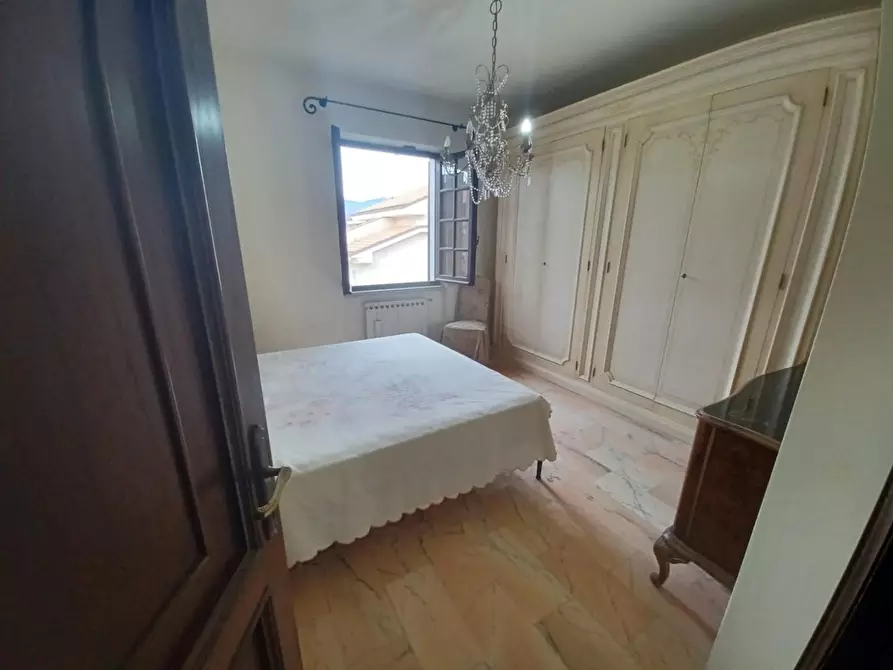 Immagine 18 di Villa in vendita  a Carrara