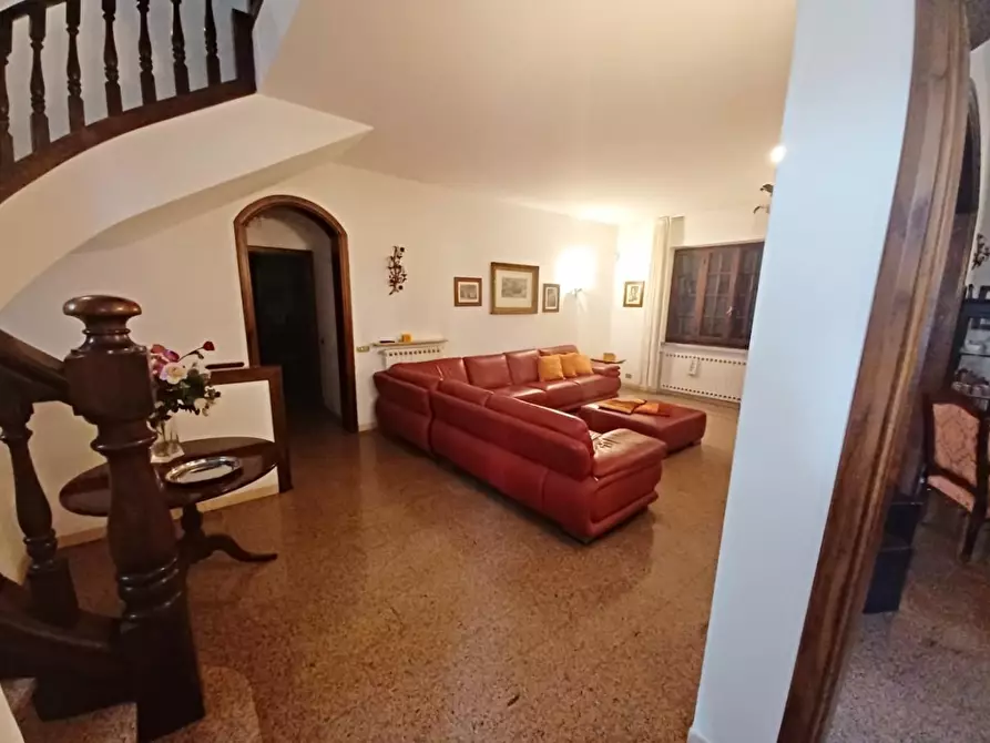 Immagine 8 di Villa in vendita  a Carrara
