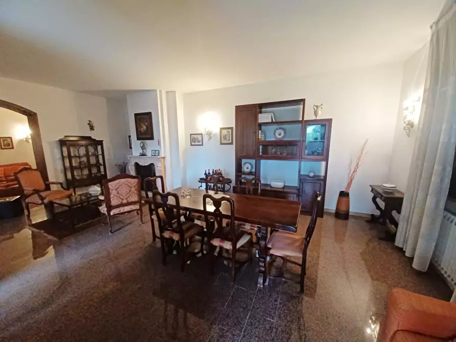 Immagine 4 di Villa in vendita  a Carrara