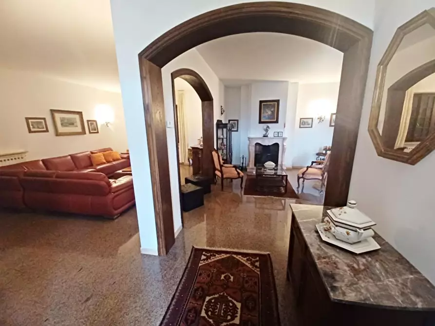 Immagine 6 di Villa in vendita  a Carrara