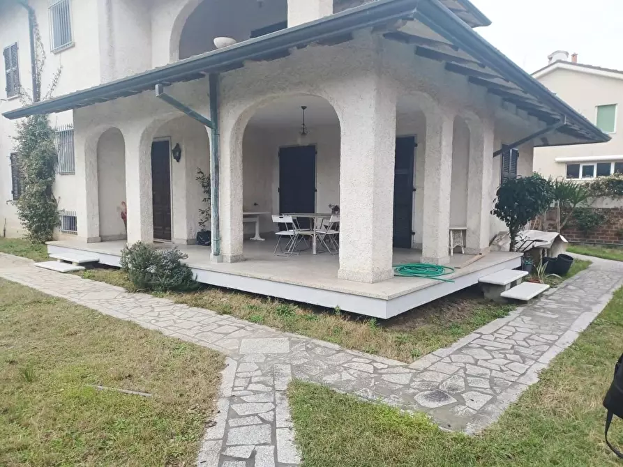 Immagine 54 di Villa in vendita  a Carrara