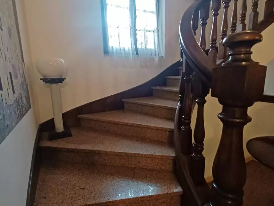 Immagine 10 di Villa in vendita  a Carrara