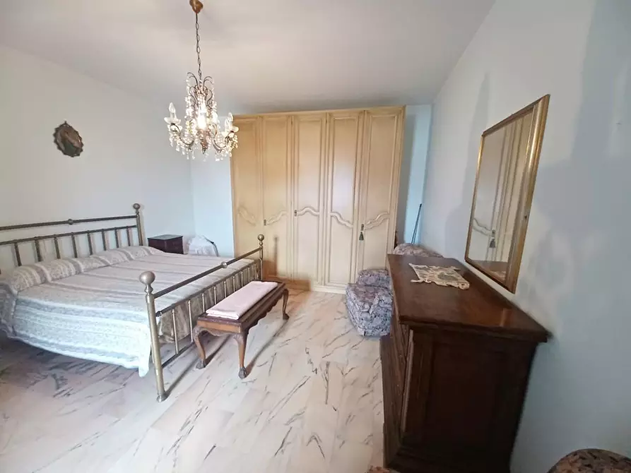 Immagine 23 di Villa in vendita  a Carrara