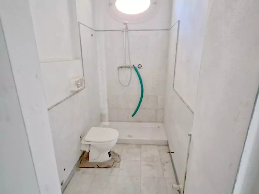 Immagine 12 di Appartamento in vendita  a Pisa