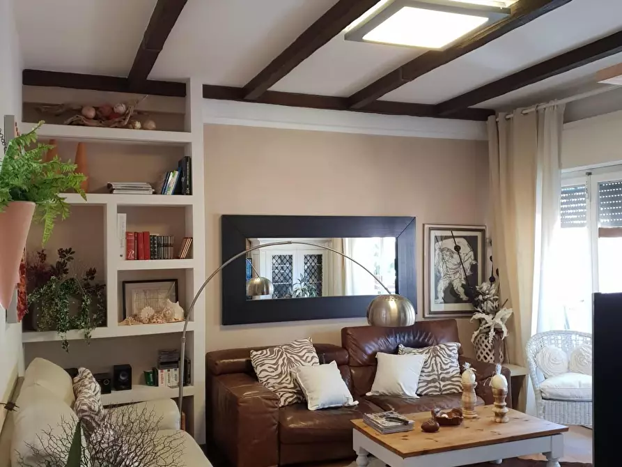 Immagine 7 di Appartamento in vendita  a Carrara