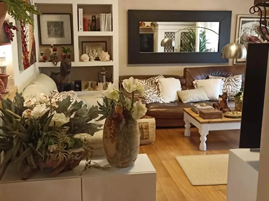 Immagine 2 di Appartamento in vendita  a Carrara