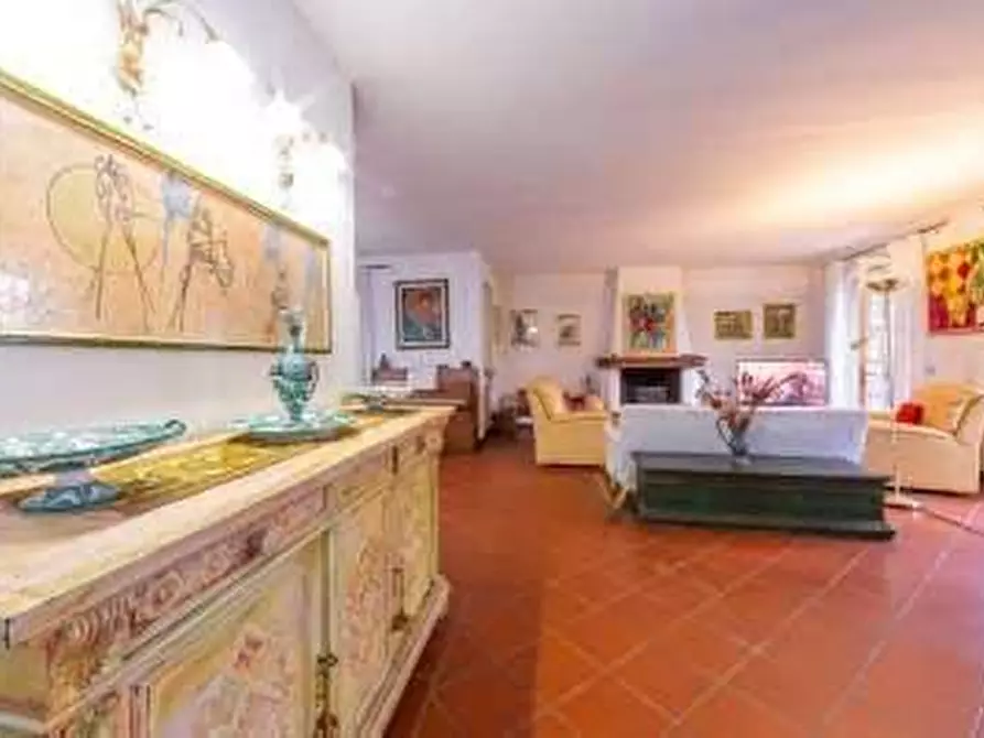 Immagine 8 di Villa in vendita  a Pietrasanta
