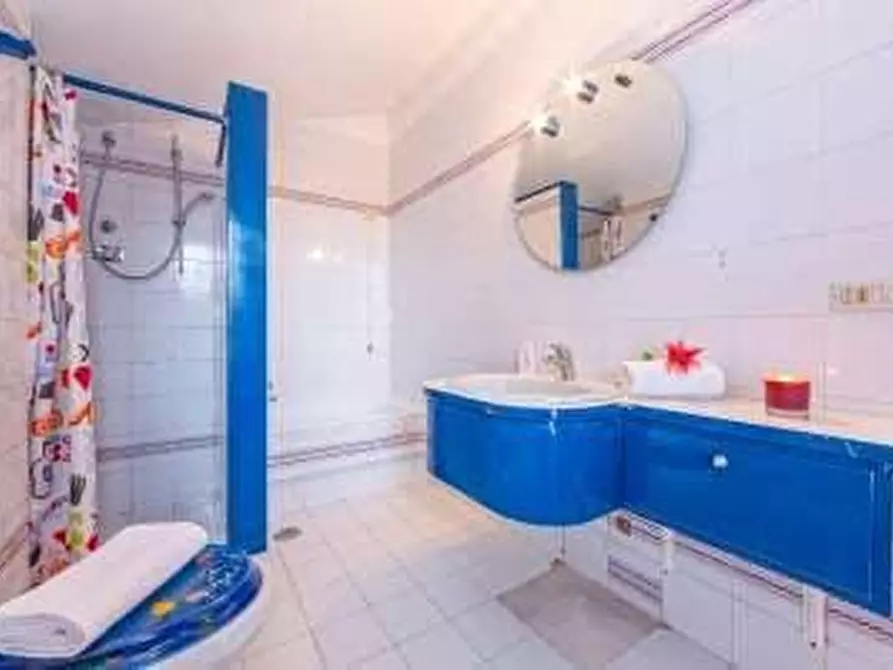 Immagine 12 di Villa in vendita  a Pietrasanta