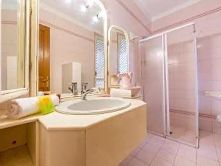 Immagine 19 di Villa in vendita  a Pietrasanta