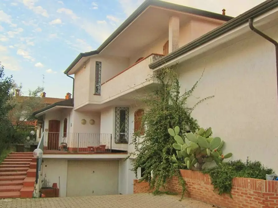 Immagine 29 di Villa in vendita  a Pietrasanta