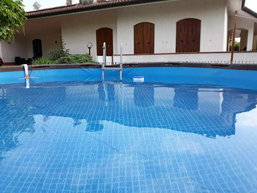 Immagine 27 di Villa in vendita  a Pietrasanta