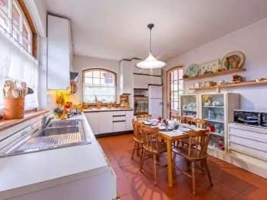 Immagine 2 di Villa in vendita  a Pietrasanta