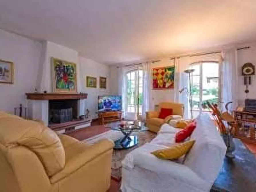 Immagine 4 di Villa in vendita  a Pietrasanta