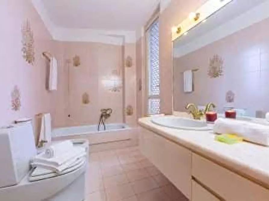 Immagine 21 di Villa in vendita  a Pietrasanta