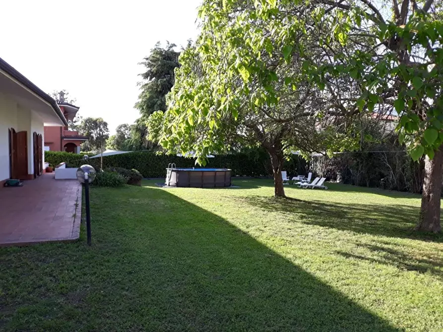 Immagine 31 di Villa in vendita  a Pietrasanta