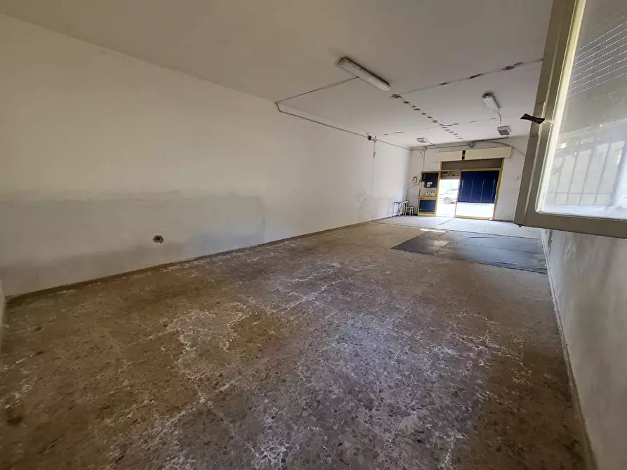 Immagine 2 di Locale commerciale in vendita  a Santa Croce Sull'arno