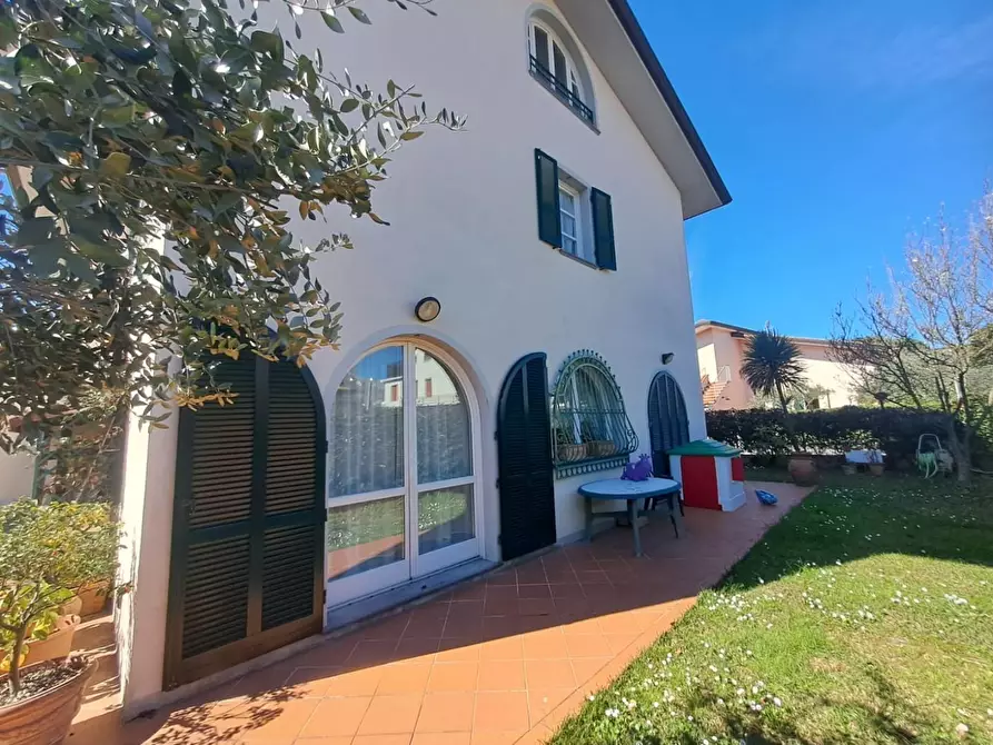 Immagine 27 di Casa indipendente in vendita  a Massa
