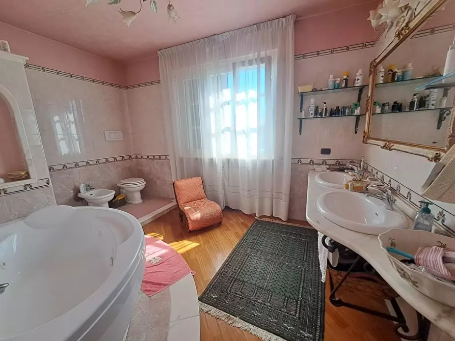 Immagine 14 di Casa indipendente in vendita  a Massa