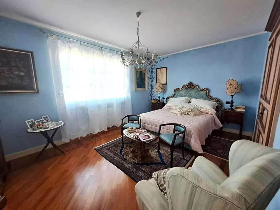 Immagine 19 di Casa indipendente in vendita  a Massa