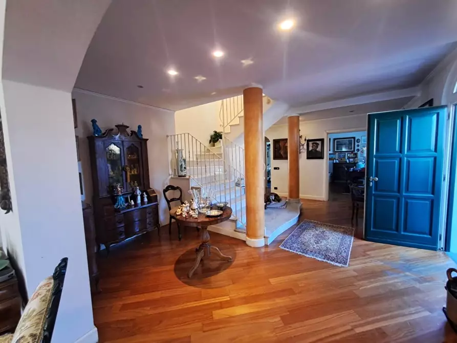 Immagine 10 di Casa indipendente in vendita  a Massa