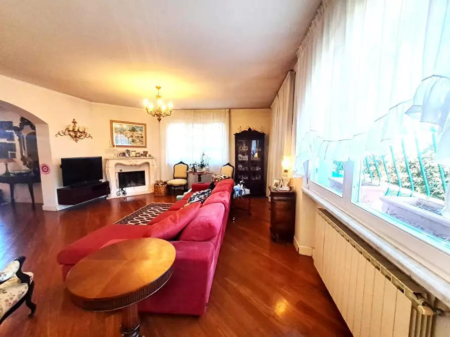 Immagine 5 di Casa indipendente in vendita  a Massa