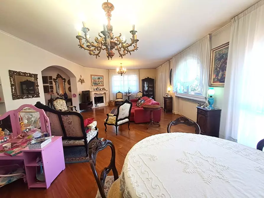 Immagine 2 di Casa indipendente in vendita  a Massa