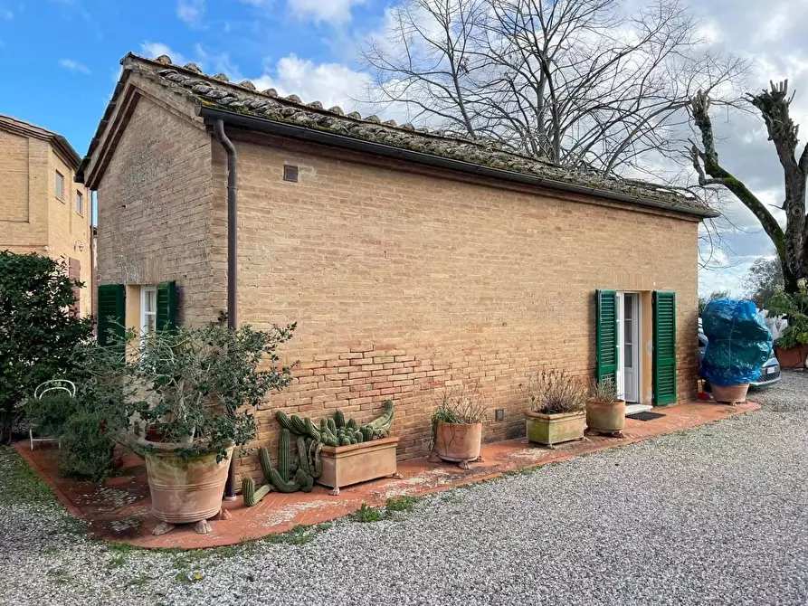 Immagine 12 di Appartamento in affitto  a Siena