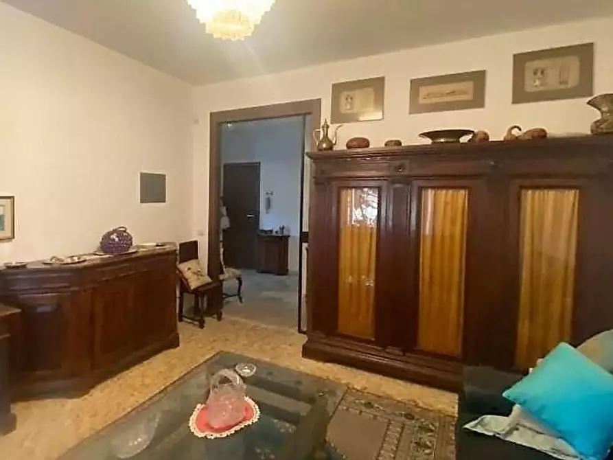 Immagine 10 di Appartamento in vendita  a Siena